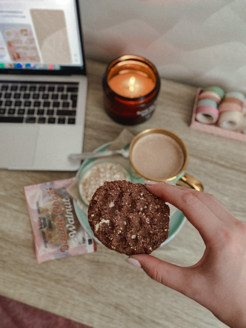 Biscuit BIO cu dublă ciocolată și nuci – Kookie Cat