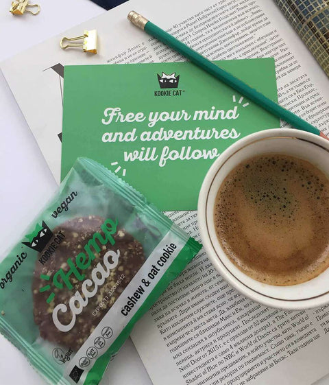 Biscuit BIO cu semințe de cânepă și cacao – Kookie Cat